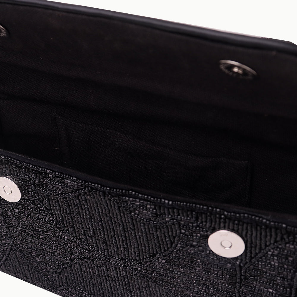 Luxury Handmade Beaded Shoulder Bag – Black Geometric Pattern